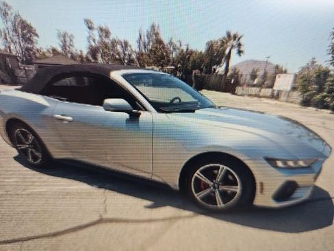 Used 2025 Ford Mustang Premium image 2