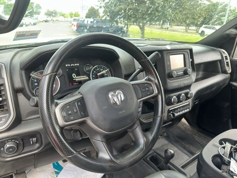 Used 2024 RAM 3500 Tradesman w/ Chrome Appearance Group AWD/4WD image 17