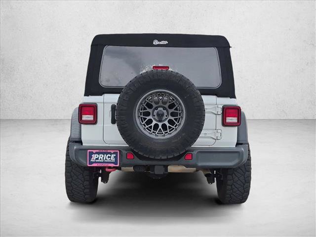 Used 2021 Jeep Wrangler Unlimited Rubicon w/ Cold Weather Group AWD/4WD image 6