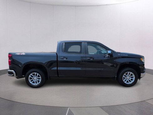 Used 2023 Chevrolet Silverado 1500 LT AWD/4WD image 9