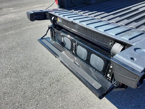 Used 2024 GMC Sierra 1500 AT4 w/ Technology Package image 11