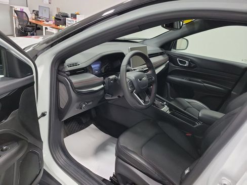 Used 2026 Jeep Compass Trailhawk AWD/4WD image 34