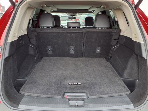 Used 2021 Nissan Rogue SV w/ Premium Package image 10