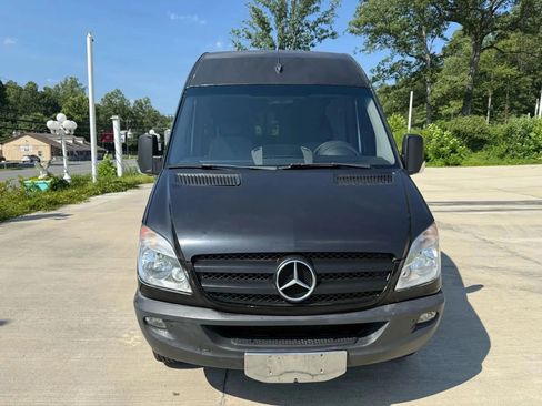Used 2008 Freightliner Sprinter 3500 image 2