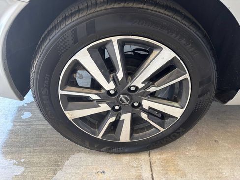 Used 2025 Nissan Versa SV FWD image 29