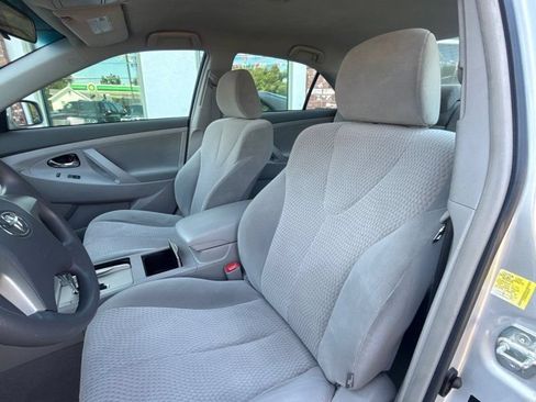 Used 2011 Toyota Camry LE FWD image 12