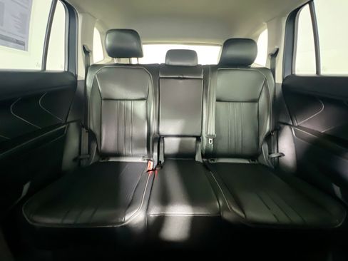 Used 2024 Volkswagen Tiguan SE image 33