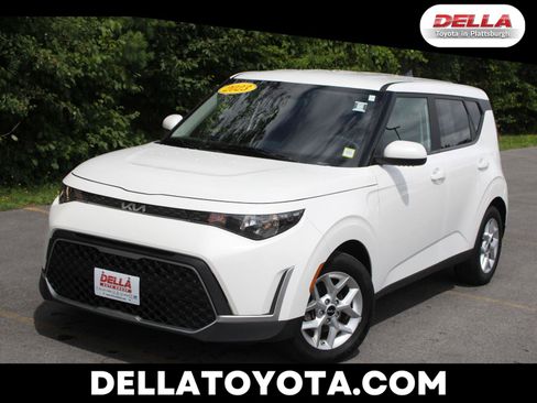 Used 2023 Kia Soul LX w/ Option Group 015 FWD image 1