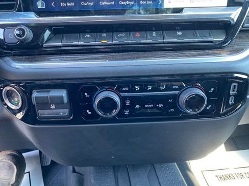 Used 2025 Chevrolet Silverado 1500 LT w/ Leather Package AWD/4WD image 12