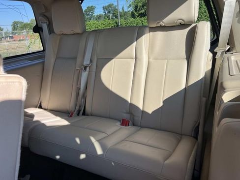 Used 2017 Ford Expedition Limited w/ Equipment Group 301A AWD/4WD image 14
