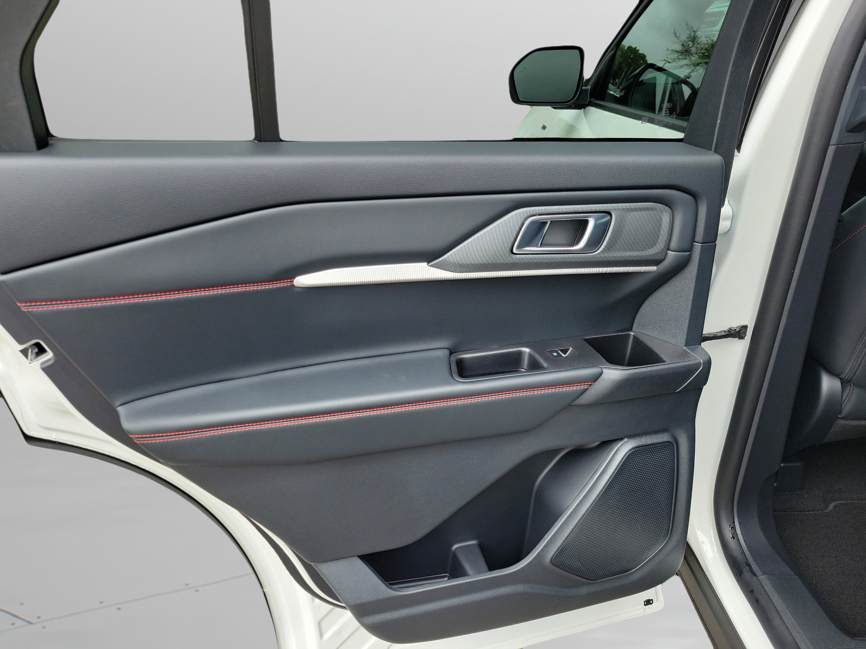 New 2026 Ford Explorer ST-Line w/ ST-Line Street Pack AWD/4WD image 25