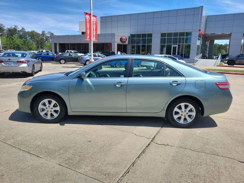 Used 2011 Toyota Camry LE w/ LE Extra-Value Pkg image 2