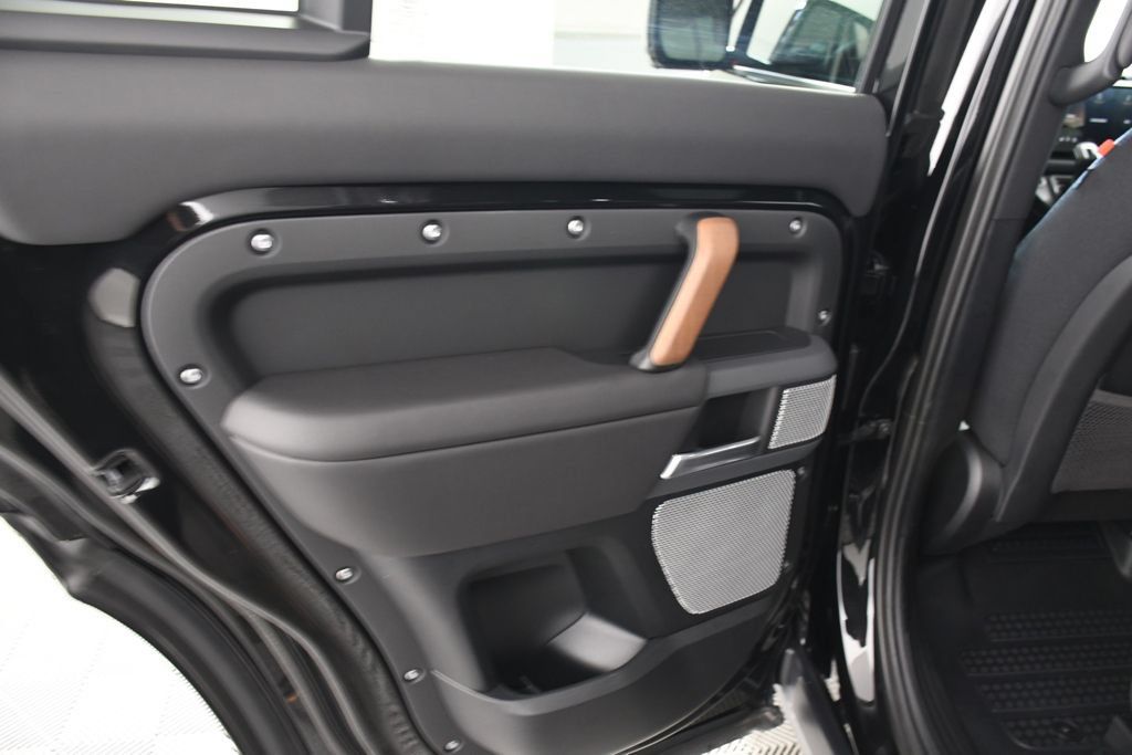 Used 2024 Land Rover Defender 130 X AWD/4WD image 26