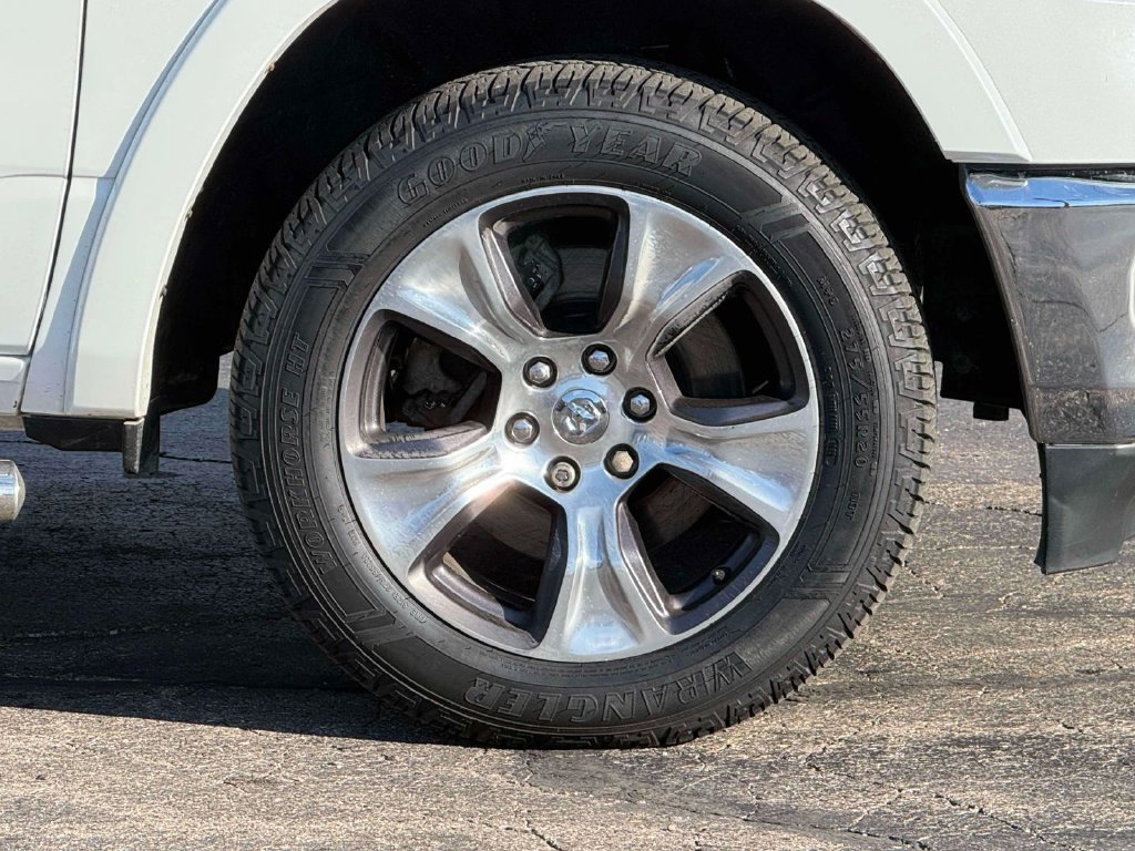 Used 2019 RAM 1500 Laramie AWD/4WD image 9