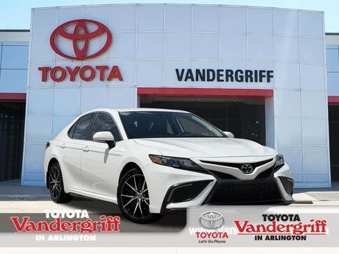 Used 2024 Toyota Camry SE FWD image 1