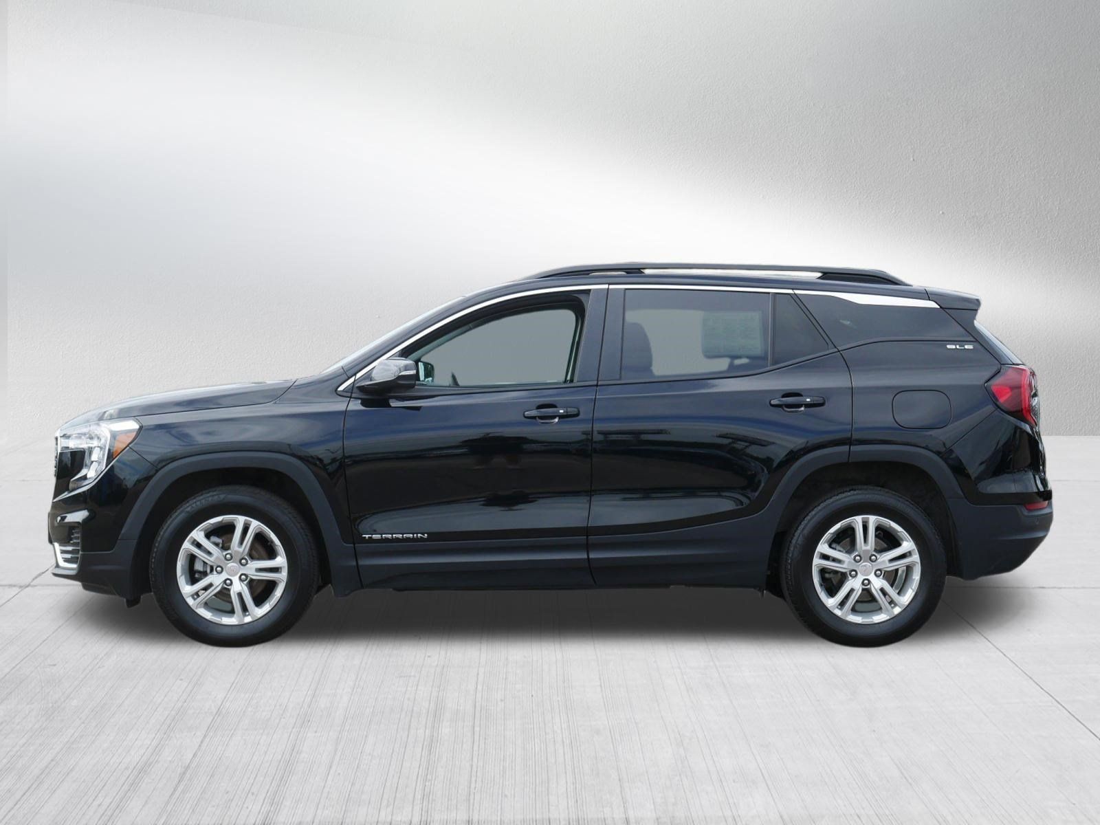Used 2023 GMC Terrain SLE w/ Driver Convenience Package AWD/4WD image 4