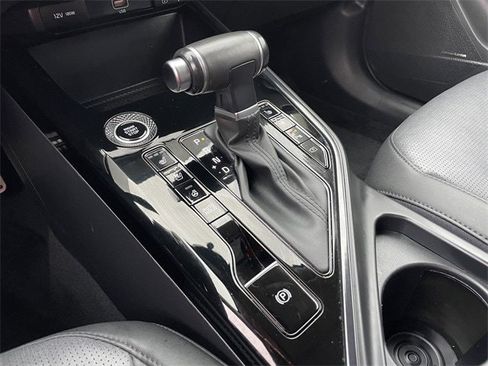 Used 2024 Kia Niro SX Touring image 21