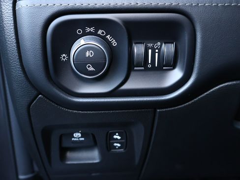 Used 2023 RAM 1500 Limited AWD/4WD image 15