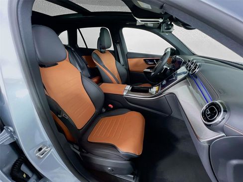 Used 2025 Mercedes-Benz GLC 300 4MATIC image 24