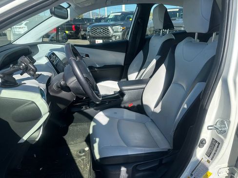 Used 2019 Toyota Prius XLE AWD/4WD image 4