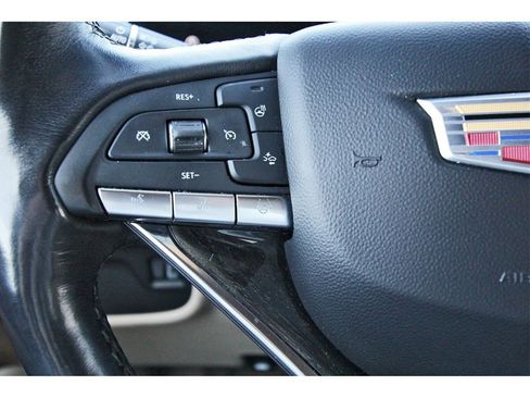 Used 2024 Cadillac Escalade Premium Luxury image 11