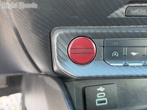 Used 2024 Ford Mustang Convertible image 31