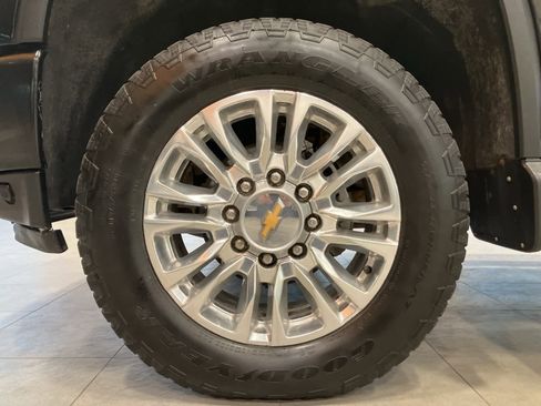 Used 2022 Chevrolet Silverado 2500 High Country image 9