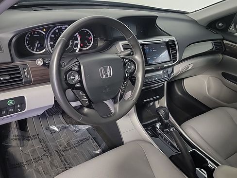 Certified 2017 Honda Accord Touring image 18