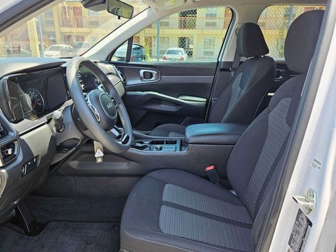 Used 2023 Kia Sorento LX FWD image 9