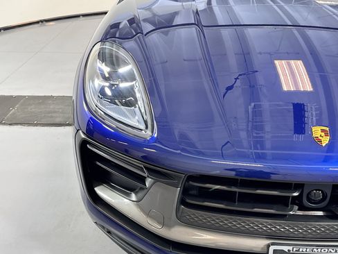 Certified 2025 Porsche Macan AWD/4WD image 28