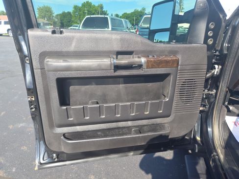 Used 2016 Ford F250 Platinum w/ Platinum Package AWD/4WD image 20
