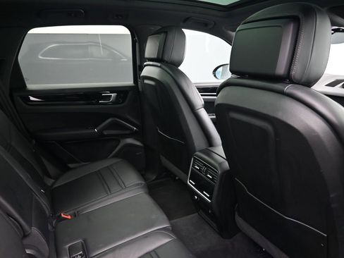 Used 2020 Porsche Cayenne image 7