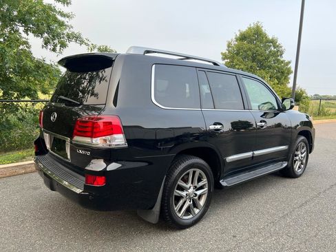 Used 2013 Lexus LX 570 4WD w/ Luxury Pkg image 4