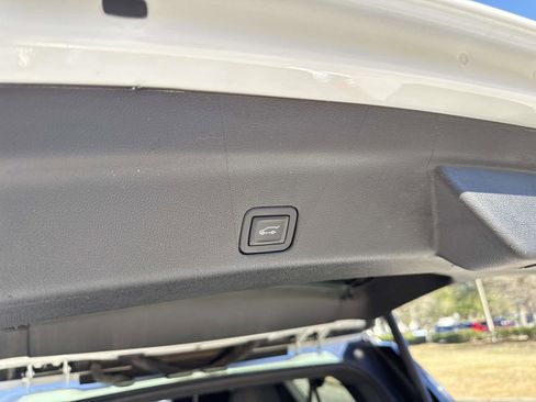 Used 2025 GMC Yukon XL Denali image 12