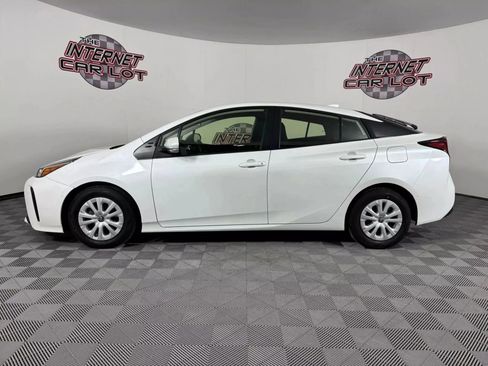 Used 2022 Toyota Prius LE FWD image 4