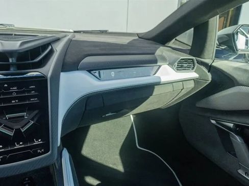 Used 2024 Lamborghini Revuelto image 18