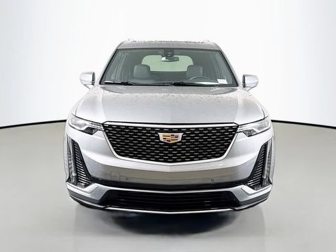 Used 2025 Cadillac XT6 Luxury FWD image 2