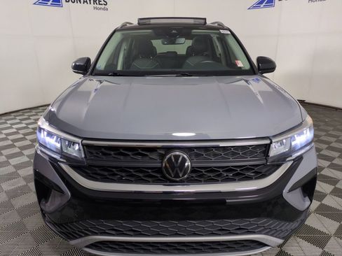 Used 2024 Volkswagen Taos SE w/ Panoramic Sunroof Package AWD/4WD image 11
