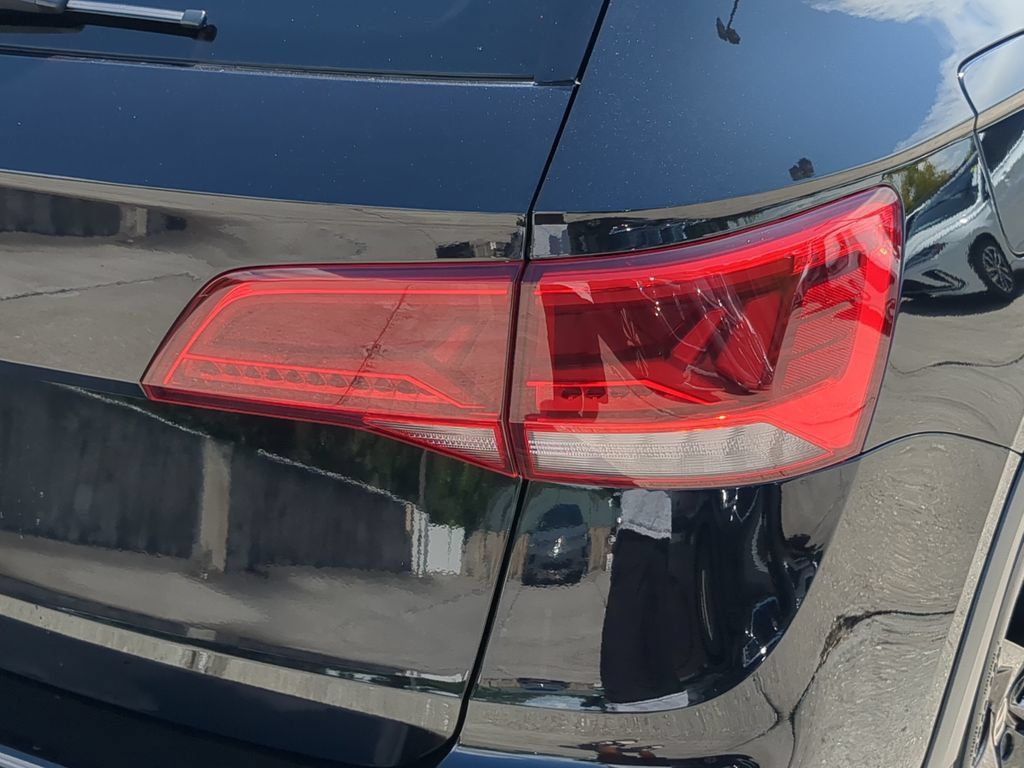 Certified 2022 Volkswagen Taos SE FWD image 8