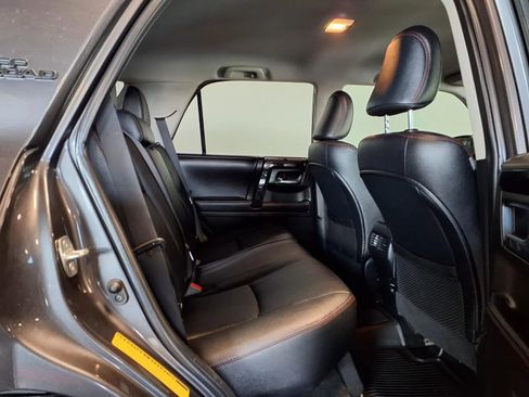Used 2018 Toyota 4Runner TRD Off-Road Premium AWD/4WD image 10