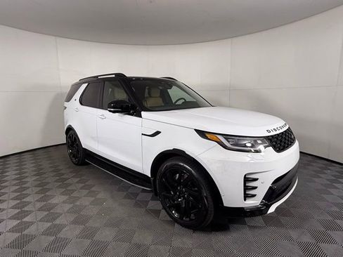 Used 2025 Land Rover Discovery Dynamic SE image 8