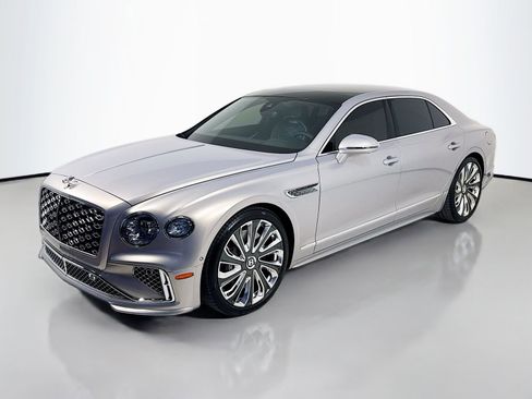 Used 2025 Bentley Flying Spur Plug-In Hybrid AWD/4WD image 3