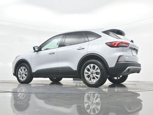 Used 2025 Ford Escape Active w/ Cold Weather Package AWD/4WD image 34