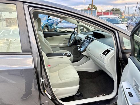 Used 2012 Toyota Prius V Five image 7