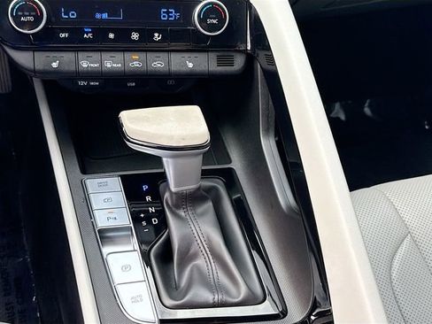 Used 2024 Hyundai Elantra Limited image 17