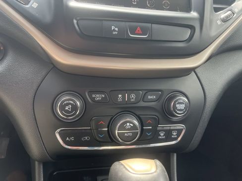 Used 2016 Jeep Cherokee Limited w/ Trailer Tow Group AWD/4WD image 23