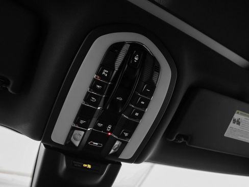 Certified 2026 Porsche Macan AWD/4WD image 35