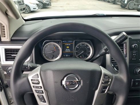 Used 2019 Nissan Titan SV image 16
