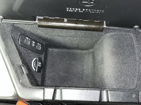 Used 2019 Dodge Challenger SXT w/ Driver Convenience Group RWD image 22