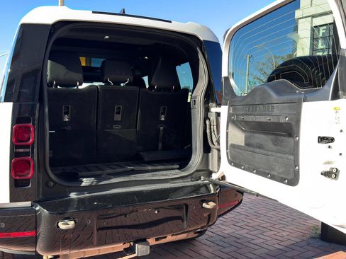 Used 2024 Land Rover Defender 130 X-Dynamic SE image 8